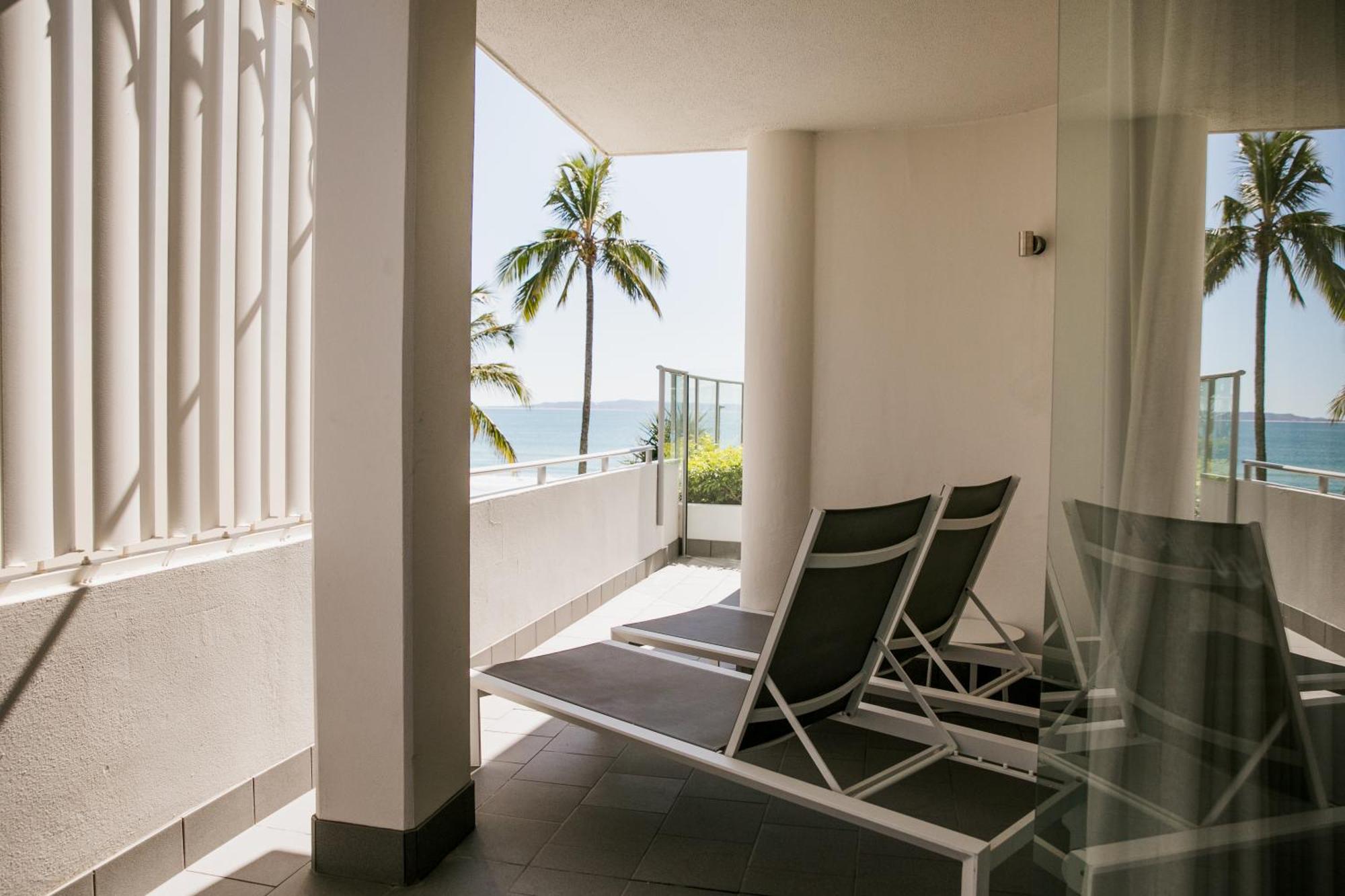 On The Beach Noosa Resort Экстерьер фото