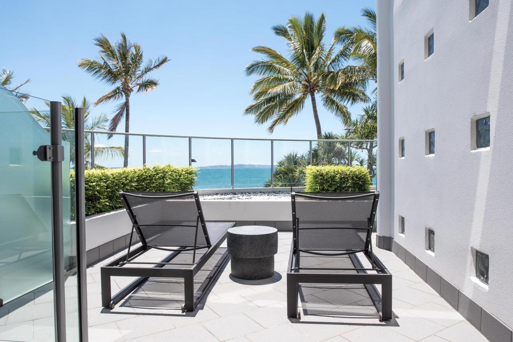 On The Beach Noosa Resort Экстерьер фото