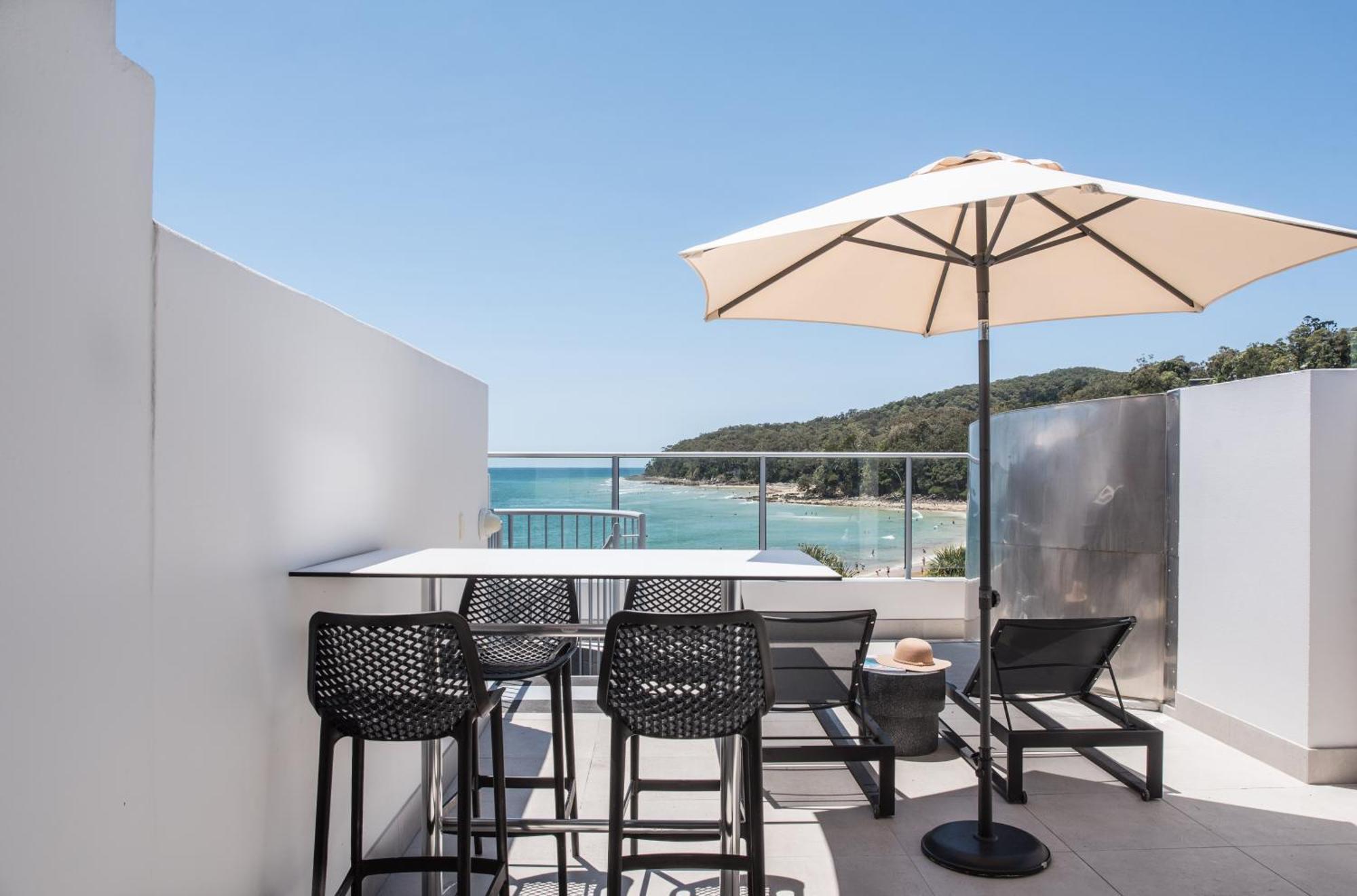 On The Beach Noosa Resort Экстерьер фото
