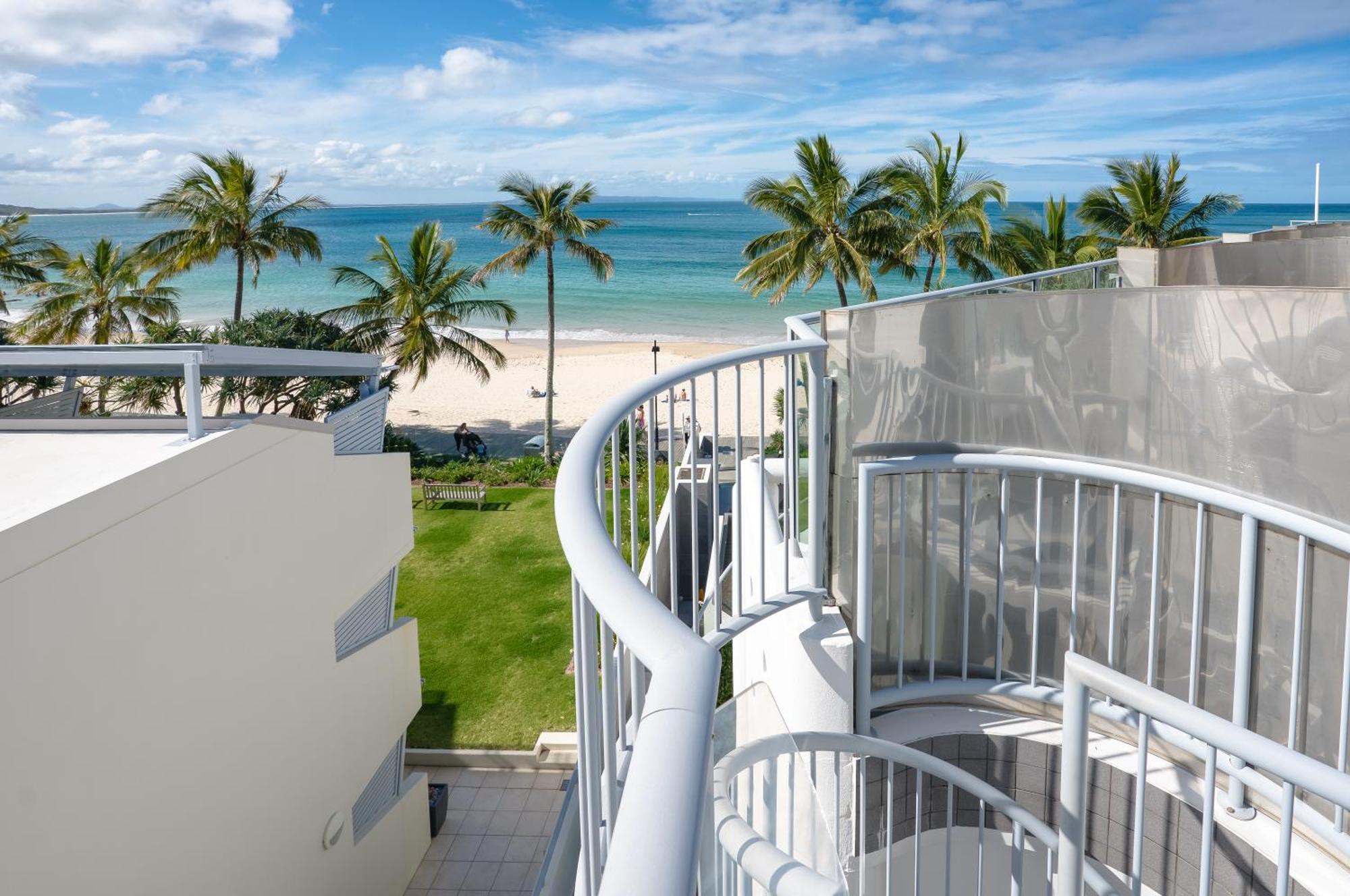 On The Beach Noosa Resort Экстерьер фото