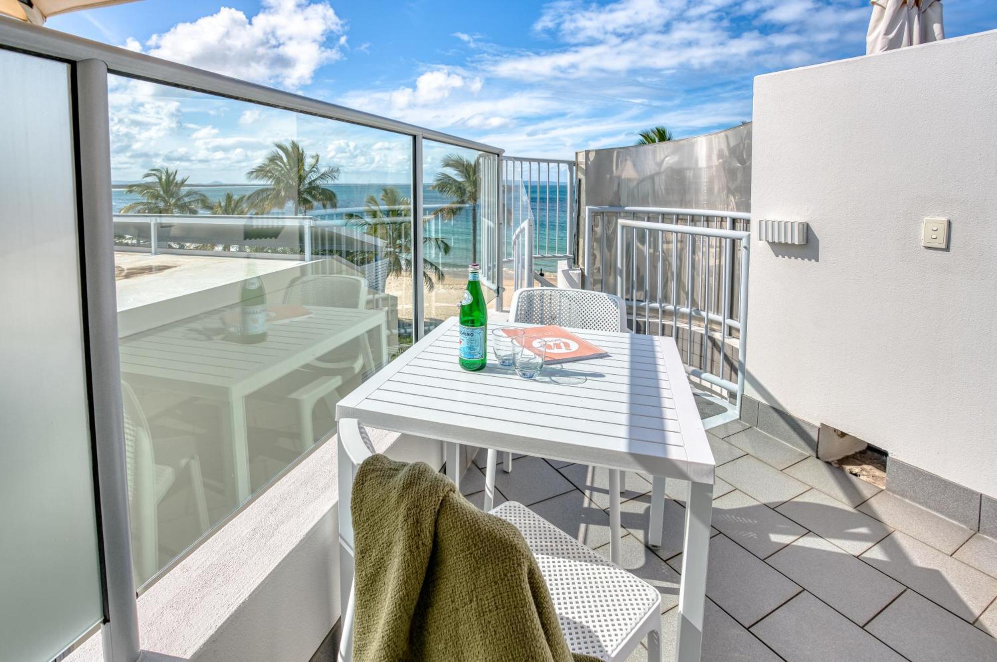 On The Beach Noosa Resort Экстерьер фото