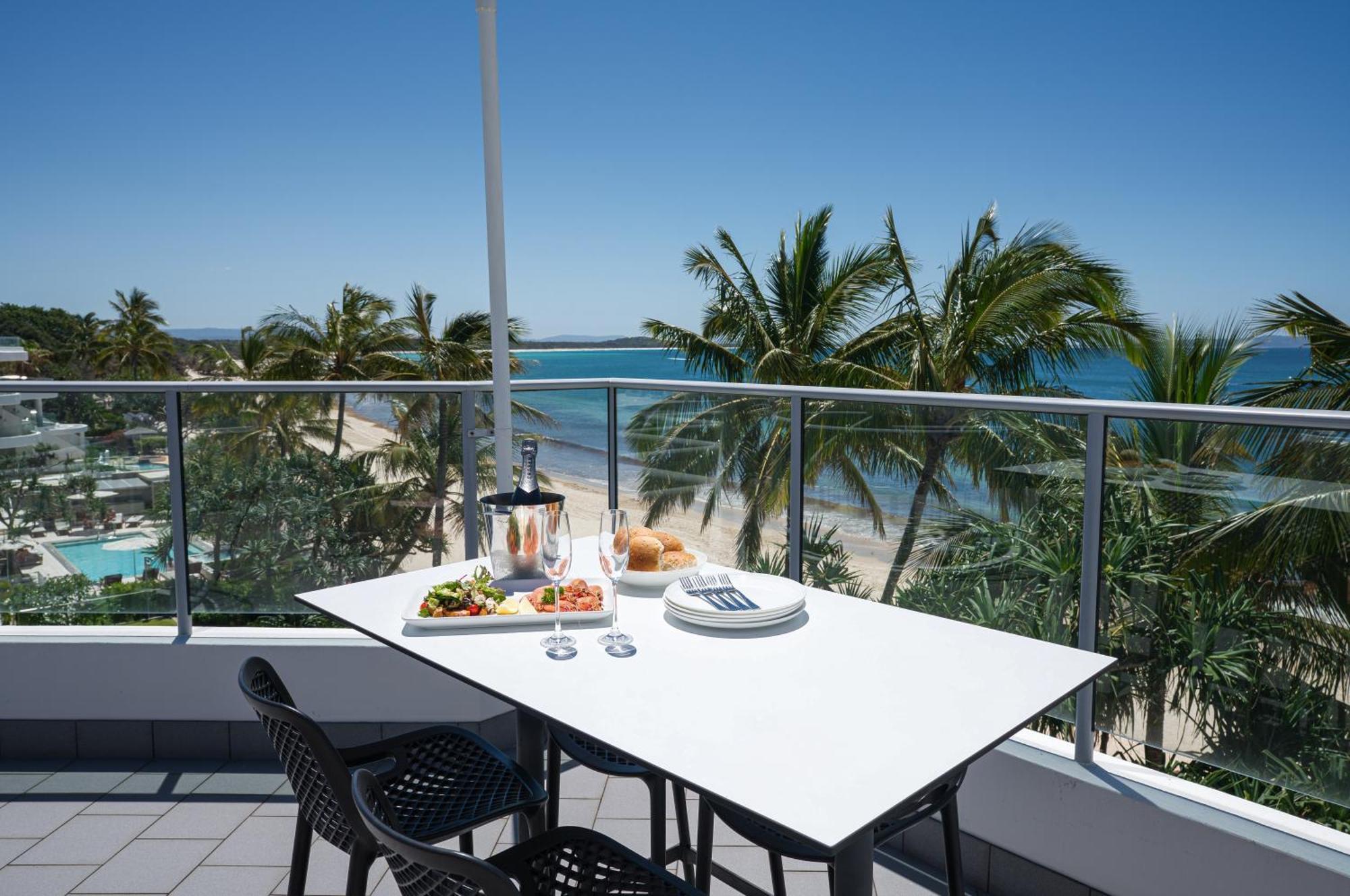 On The Beach Noosa Resort Экстерьер фото