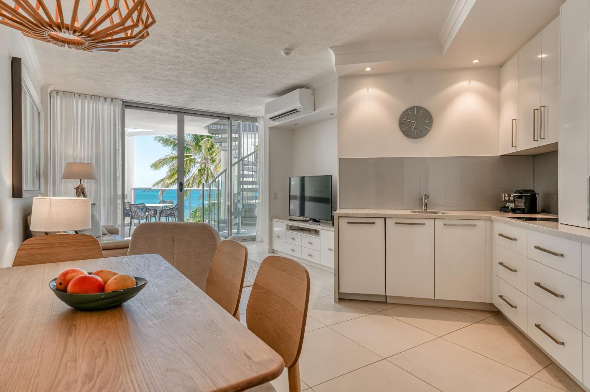 On The Beach Noosa Resort Экстерьер фото