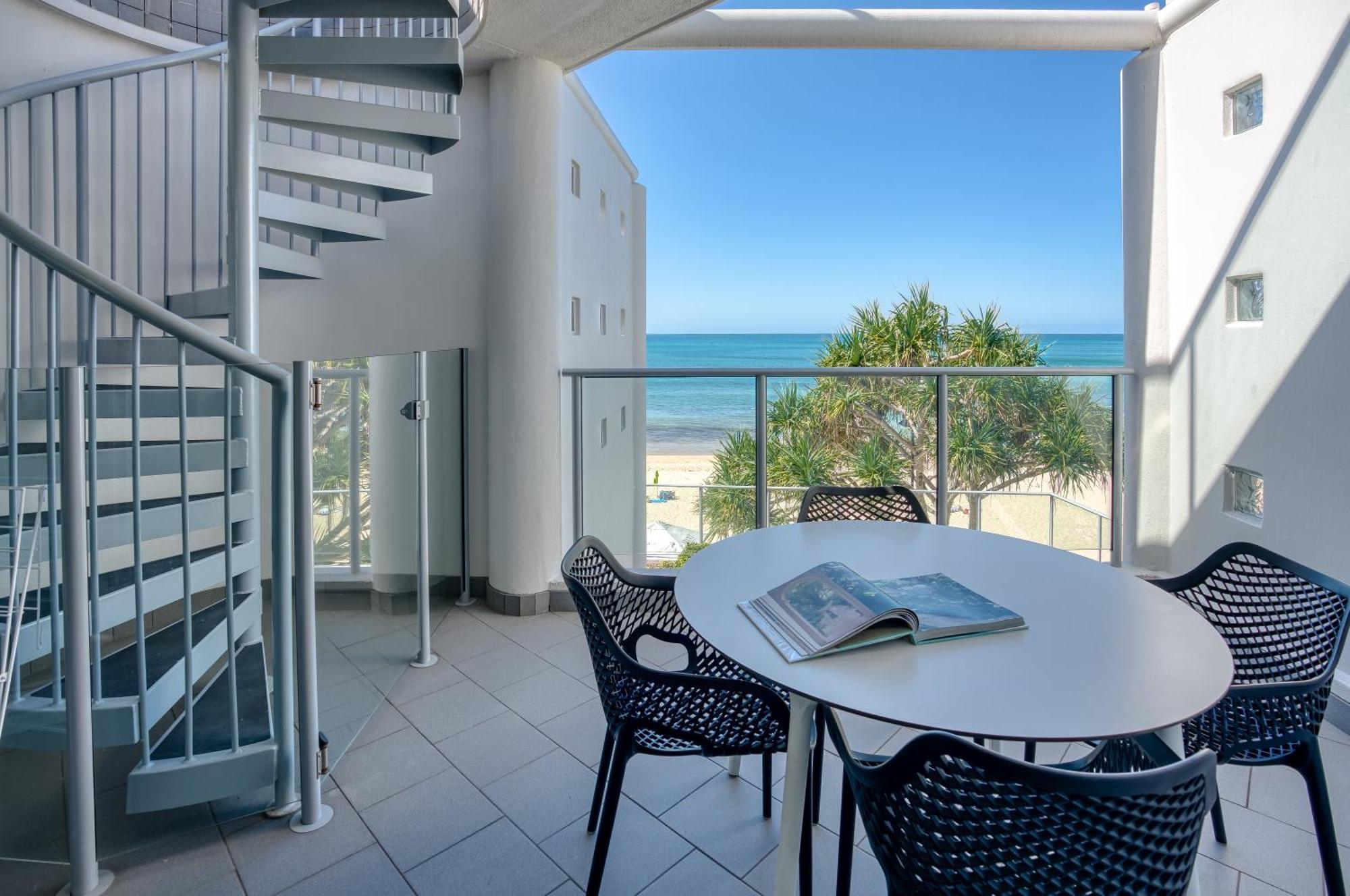On The Beach Noosa Resort Экстерьер фото